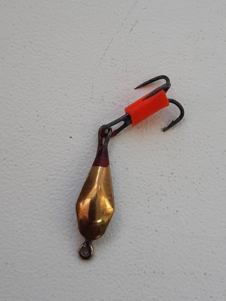 Блесна зимняя 20 мм латунь с подвесным тройником